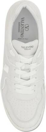 Valentino Garavani Studded Leren Sneakers met reliëf details White Heren