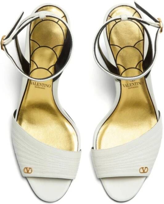 Valentino Garavani Witte Sandalen voor een stijlvolle look White Dames