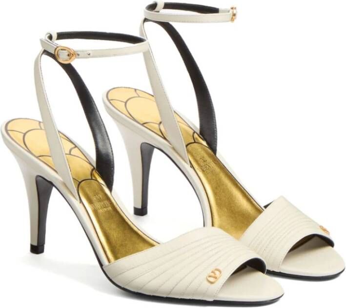 Valentino Garavani Witte Sandalen voor een stijlvolle look White Dames