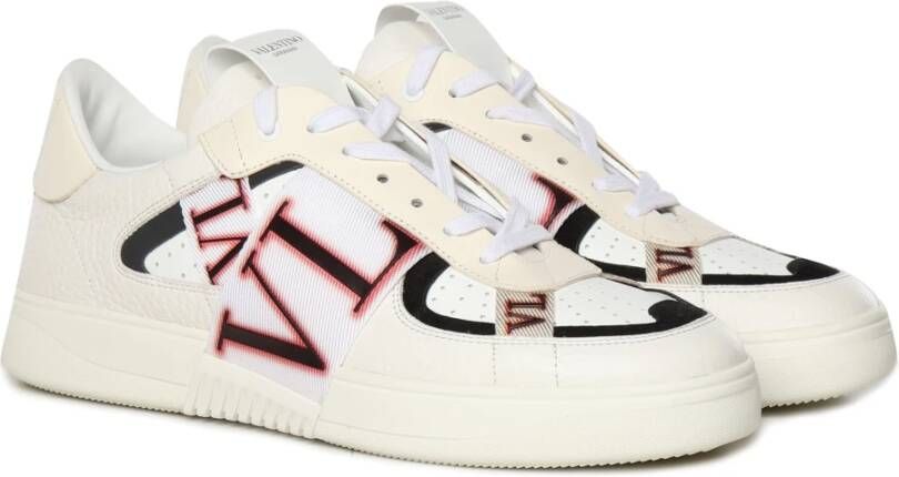 Valentino Garavani Witte Sneakers met Geperforeerde Neus White Heren