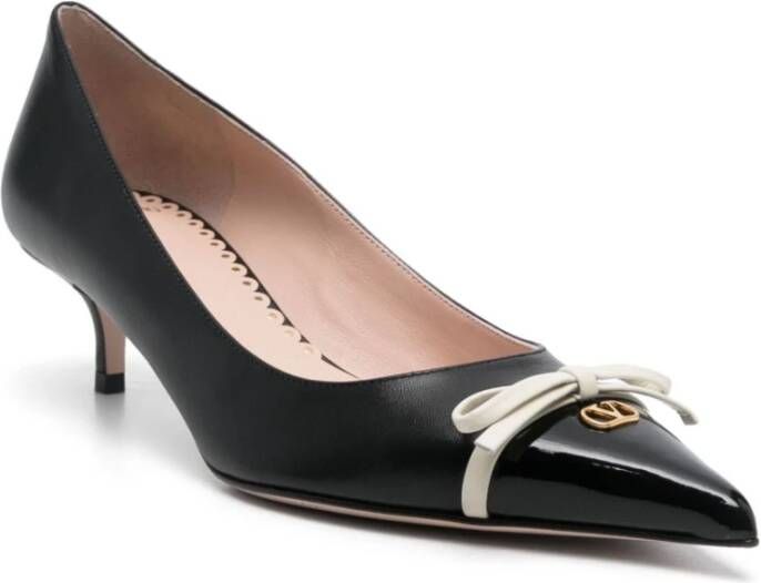 Valentino Garavani Zwarte puntige teen kittenhak schoenen Black Dames