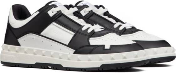 Valentino Garavani Zwarte Sneakers met Rockstud Detail Black Heren