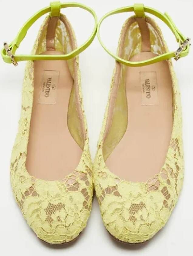 Valentino Vintage Pre-owned Lace flats Yellow Dames