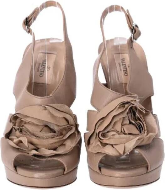 Valentino Vintage Pre-owned Leather sandals Beige Dames