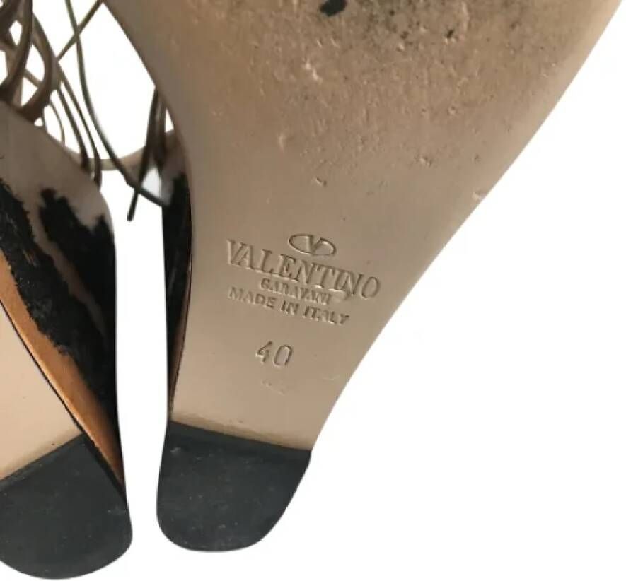 Valentino Vintage Pre-owned Leather sandals Beige Dames