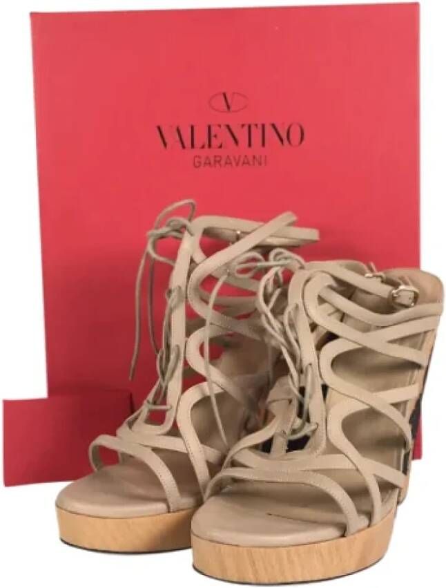 Valentino Vintage Pre-owned Leather sandals Beige Dames