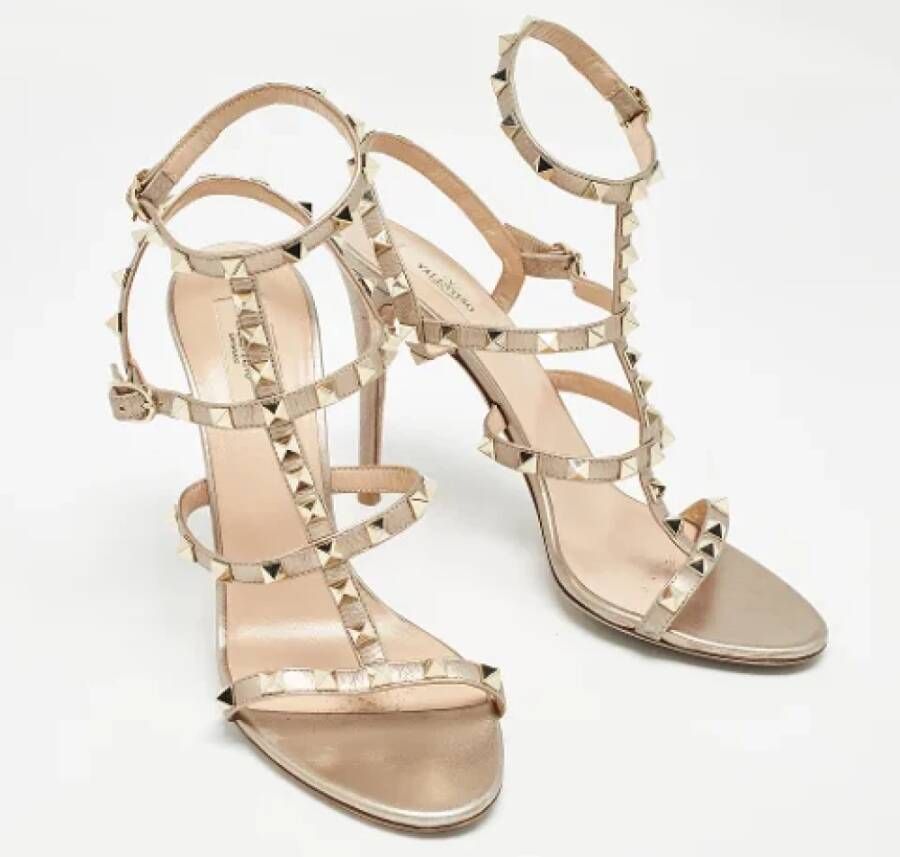 Valentino Vintage Pre-owned Leather sandals Beige Dames