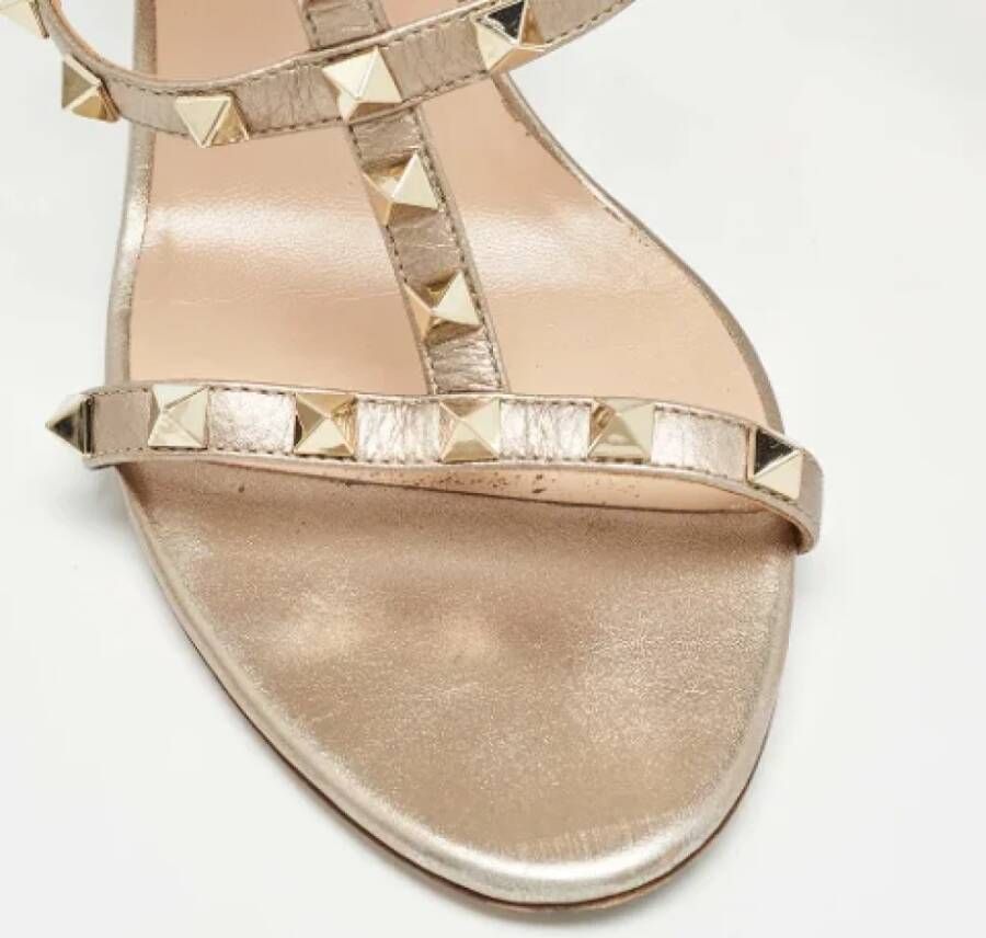 Valentino Vintage Pre-owned Leather sandals Beige Dames