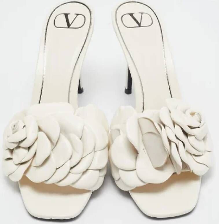 Valentino Vintage Pre-owned Leather sandals Beige Dames