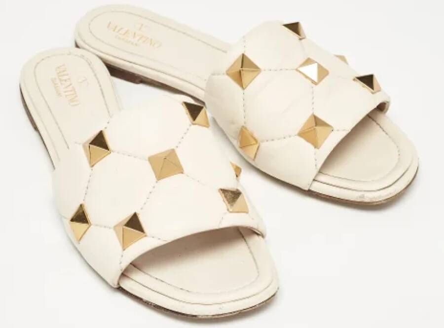 Valentino Vintage Pre-owned Leather sandals Beige Dames