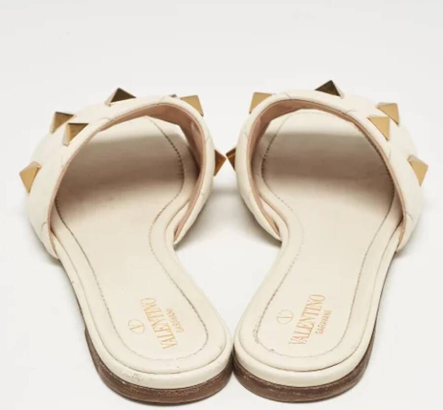 Valentino Vintage Pre-owned Leather sandals Beige Dames