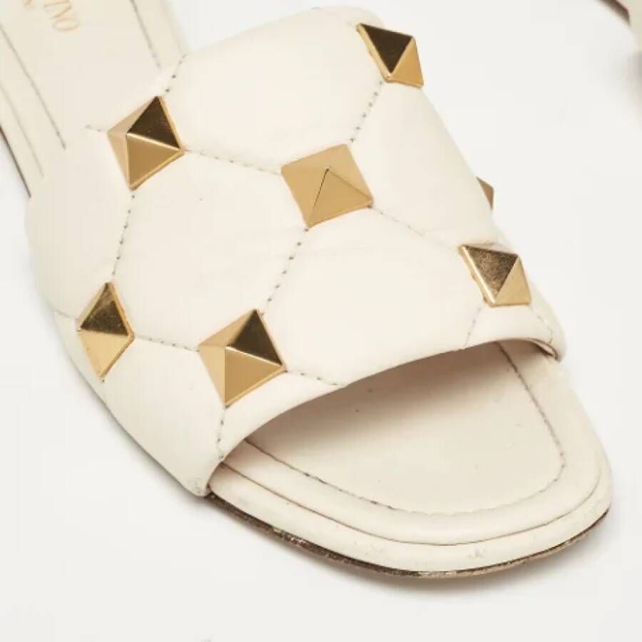 Valentino Vintage Pre-owned Leather sandals Beige Dames