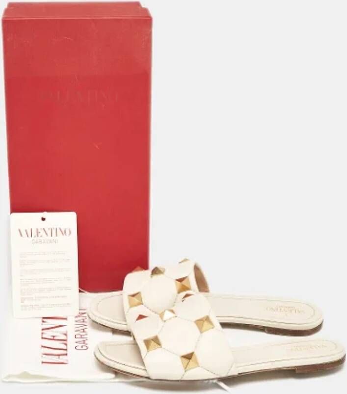 Valentino Vintage Pre-owned Leather sandals Beige Dames