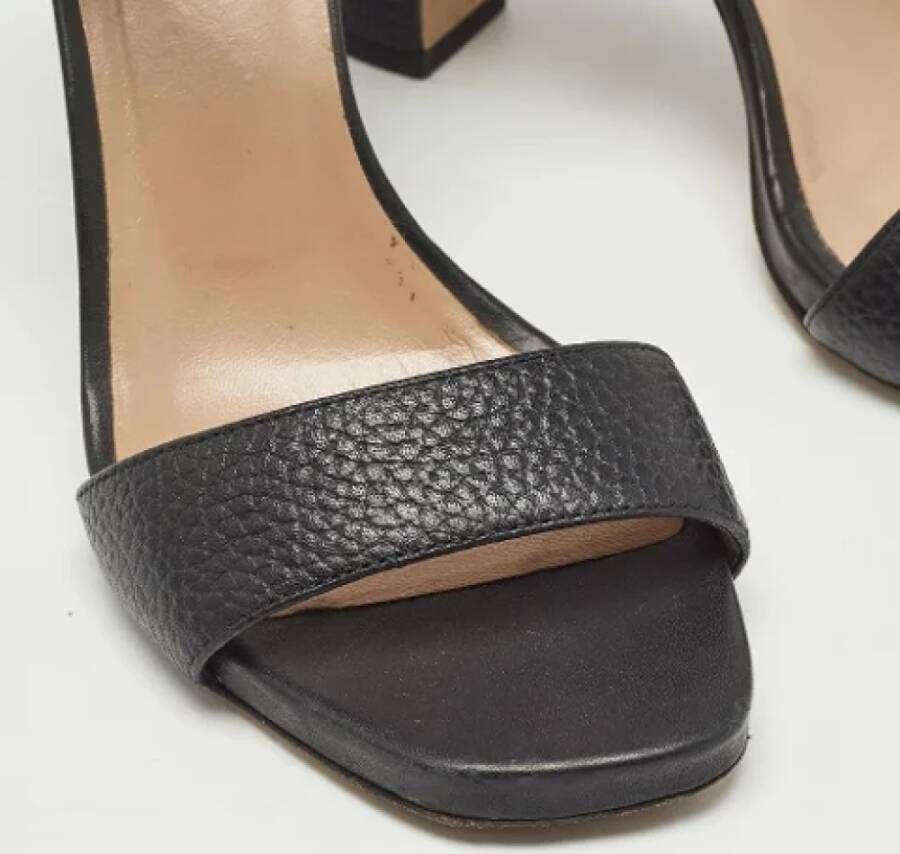 Valentino Vintage Pre-owned Leather sandals Black Dames