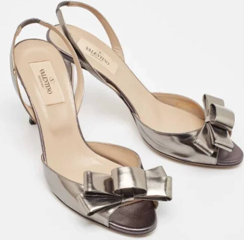 Valentino Vintage Pre-owned Leather sandals Gray Dames