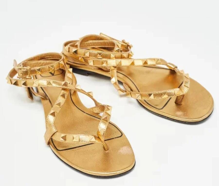 Valentino Vintage Pre-owned Leather sandals Yellow Dames