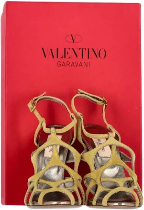 Valentino Vintage Pre-owned Suede sandals Yellow Dames