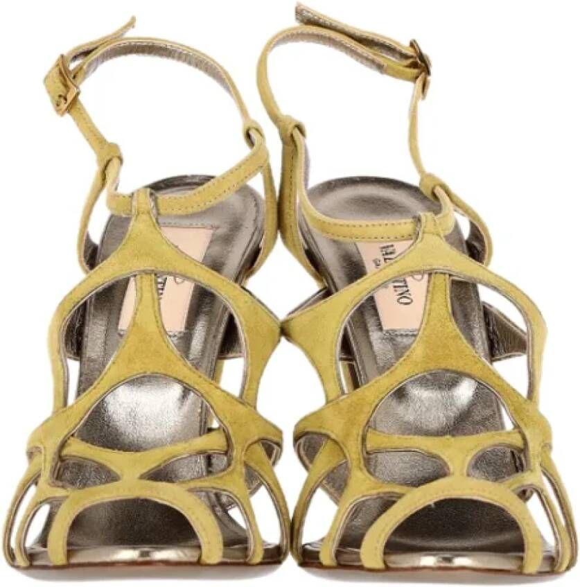 Valentino Vintage Pre-owned Suede sandals Yellow Dames