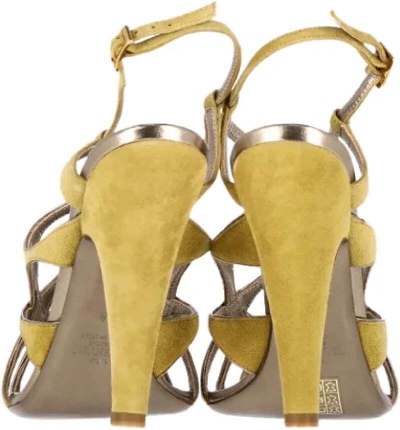 Valentino Vintage Pre-owned Suede sandals Yellow Dames