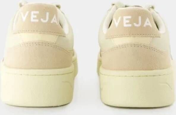 Veja Leather sneakers Beige Unisex