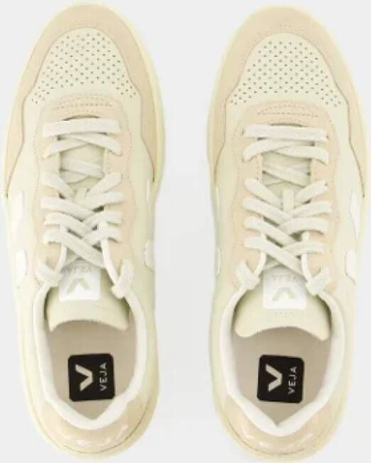 Veja Leather sneakers Beige Unisex