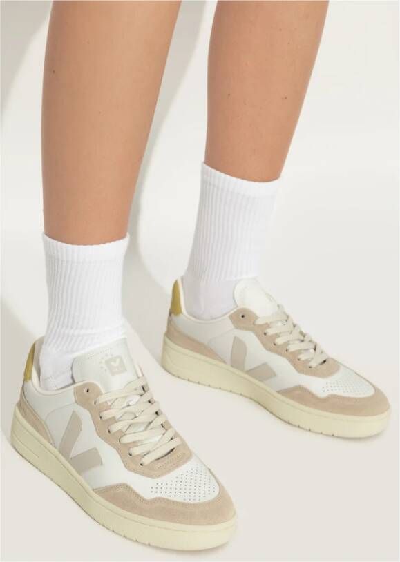 Veja Sneakers V-90 Beige Dames