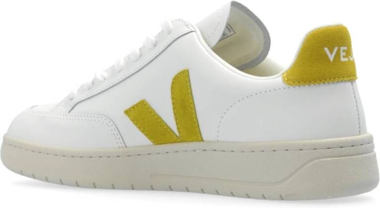 Veja Sportschoenen V-12 van leer White Dames