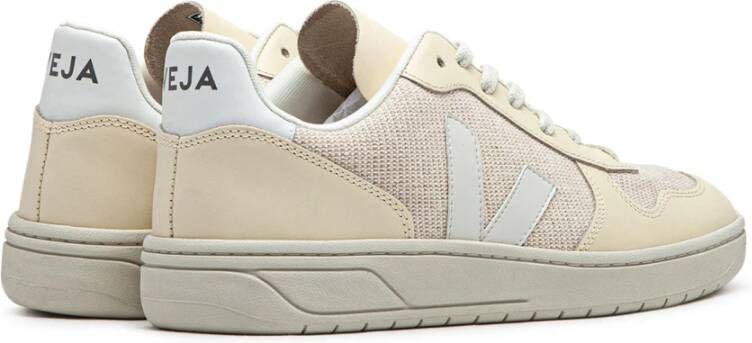 Veja Tennis-geïnspireerde Sneaker in Crème en Wit Beige Heren