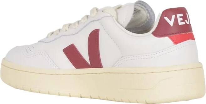 Veja Traced Leather Sneakers in Extra White Marsala White Dames