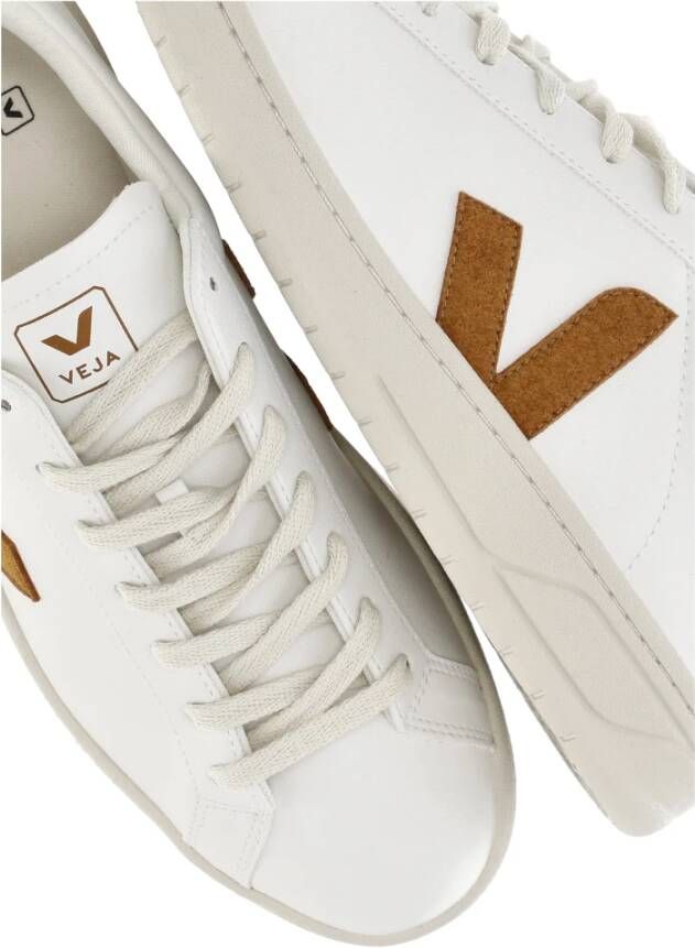 Veja Witte Eco-Leren Sneakers Ronde Neus Logo White Heren