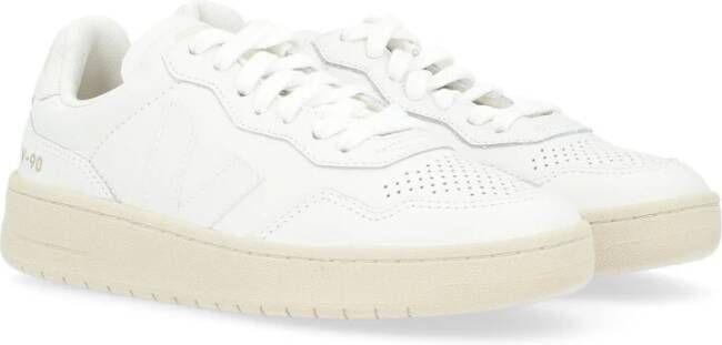 Veja Witte Leren Geperforeerde Neus Sneaker White Dames