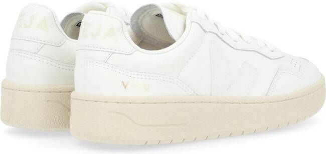 Veja Witte Leren Geperforeerde Neus Sneaker White Dames