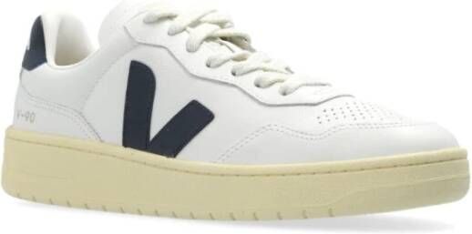 Veja Witte Leren Sneakers met Geperforeerde Neus White Heren