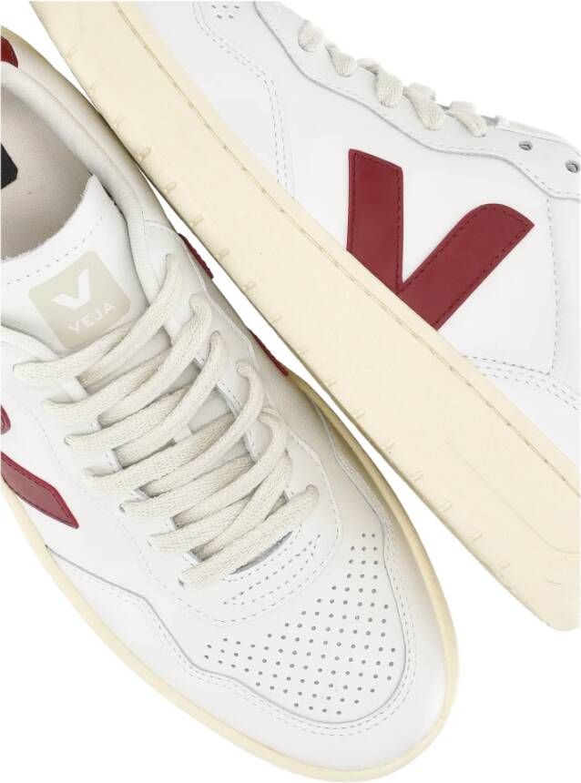 Veja Witte Leren Sneakers met V-logo White Dames