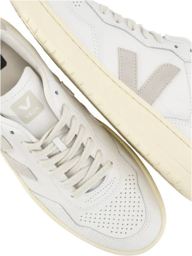 Veja Witte Leren Sneakers met V-logo White Dames