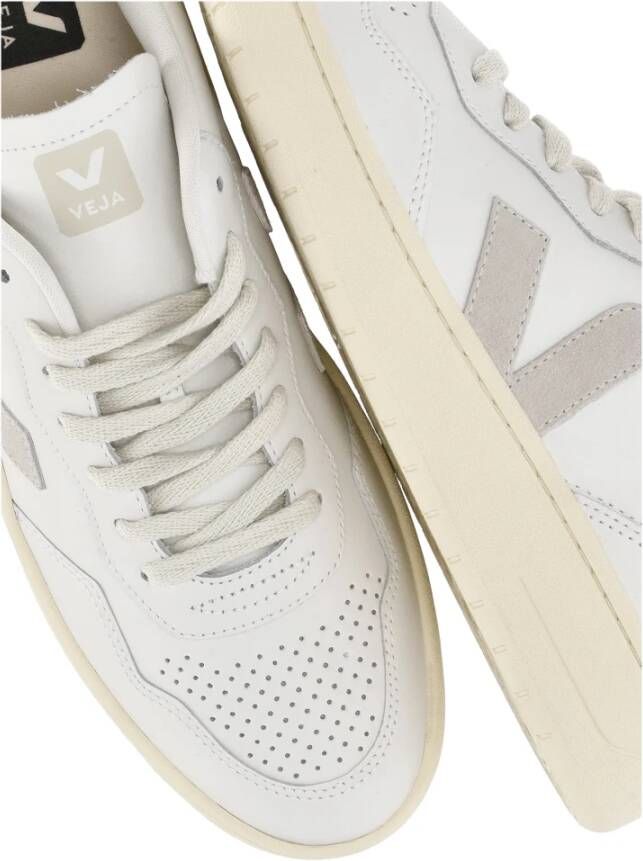 Veja Witte Leren Sneakers met V-logo White Heren