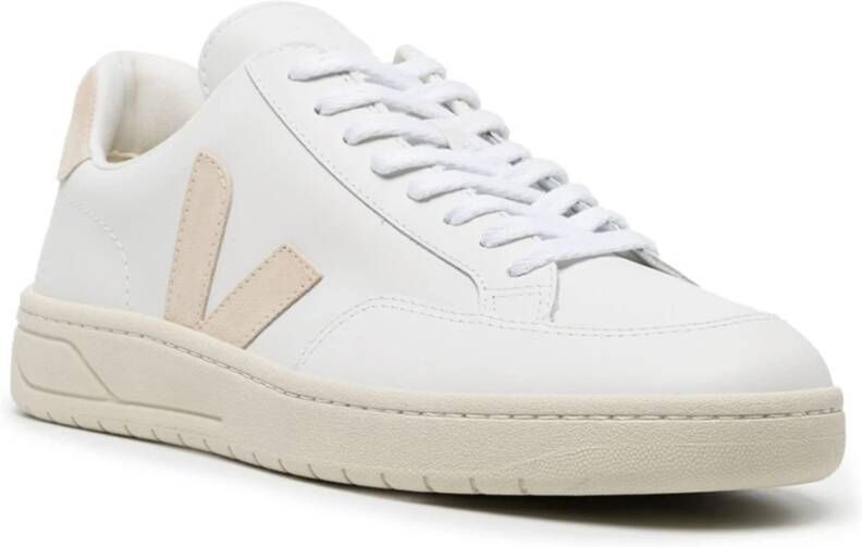 Veja Witte Leren Sneakers Ronde Neus Vetersluiting White Dames