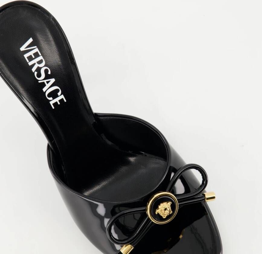 Versace Bow Heel Mules in lakleer Black Dames