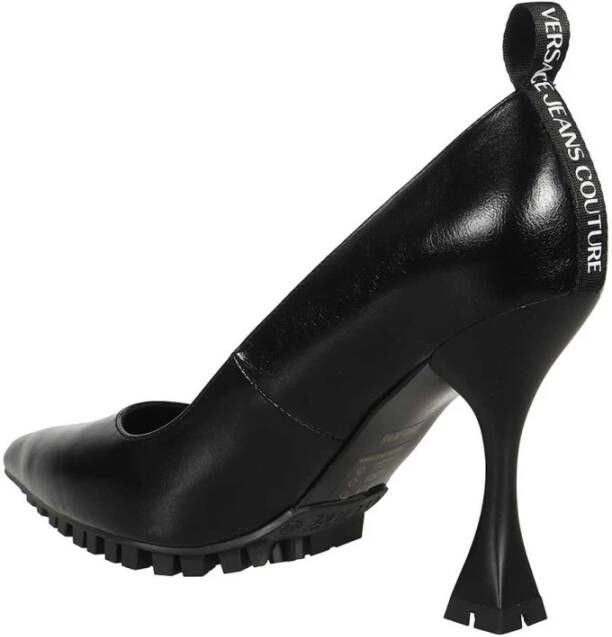 Versace Jeans Couture Puntige pumps met gevormde hak Black Dames