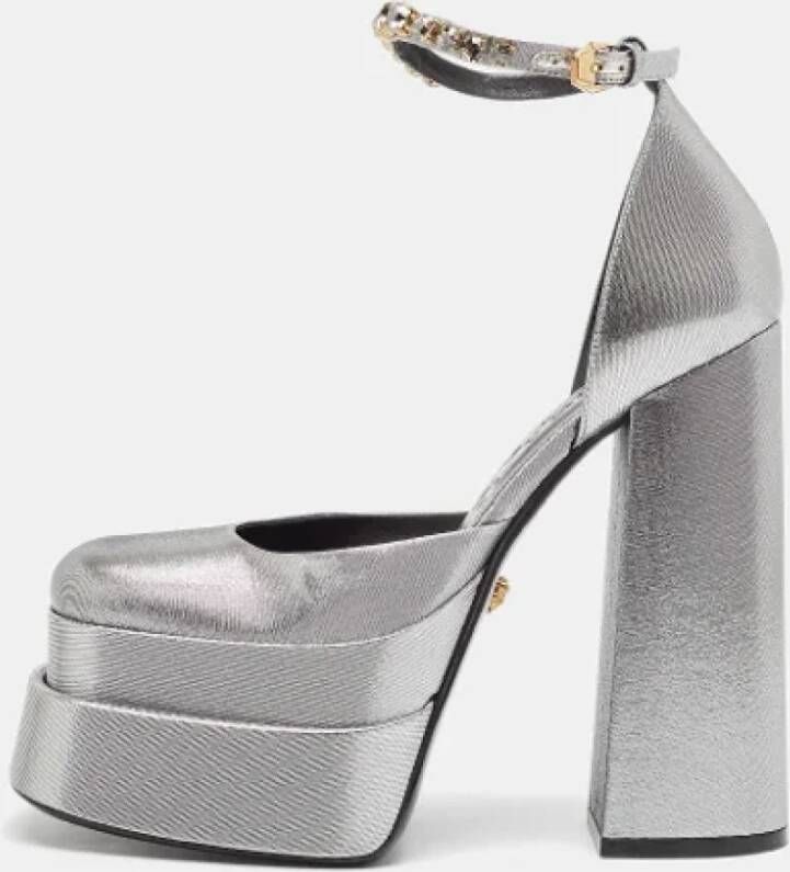 Versace Pre-owned Fabric heels Gray Dames