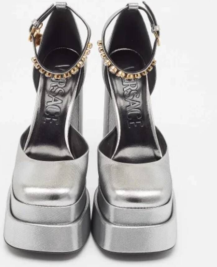 Versace Pre-owned Fabric heels Gray Dames