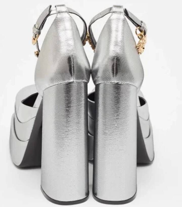 Versace Pre-owned Fabric heels Gray Dames