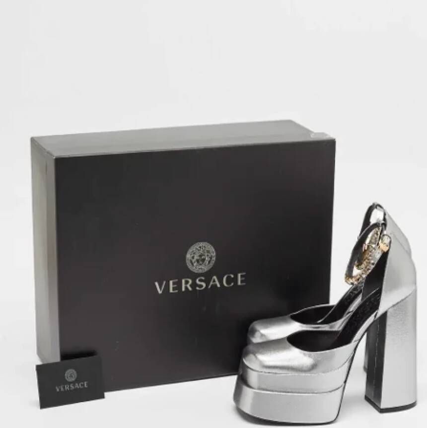 Versace Pre-owned Fabric heels Gray Dames