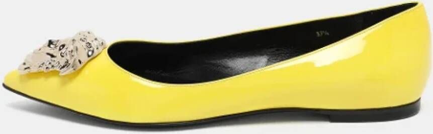 Versace Pre-owned Leather flats Yellow Dames