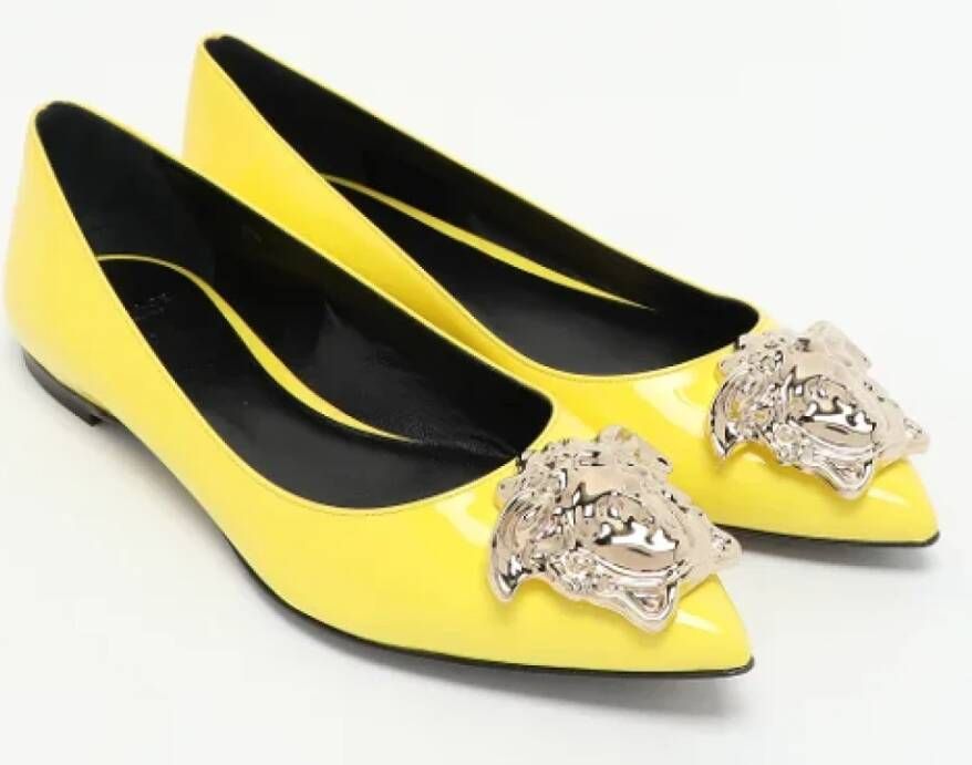 Versace Pre-owned Leather flats Yellow Dames