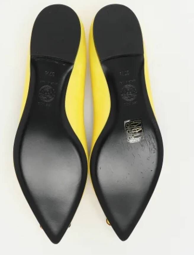 Versace Pre-owned Leather flats Yellow Dames