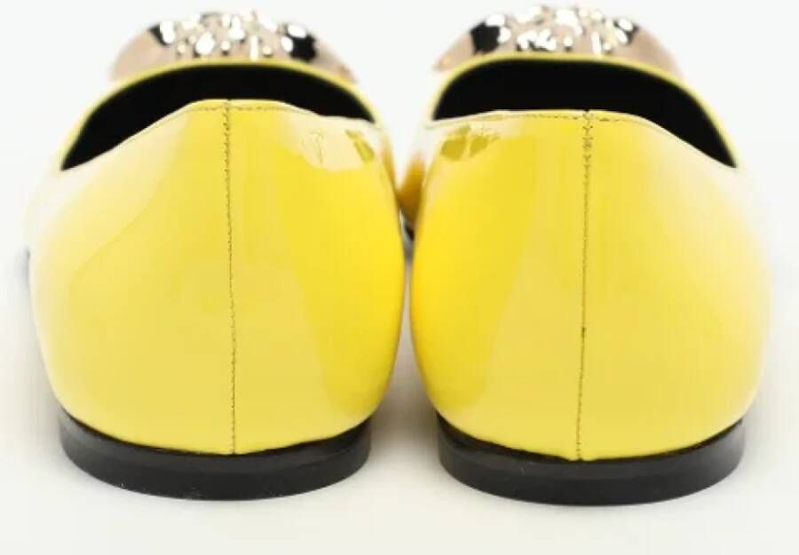 Versace Pre-owned Leather flats Yellow Dames