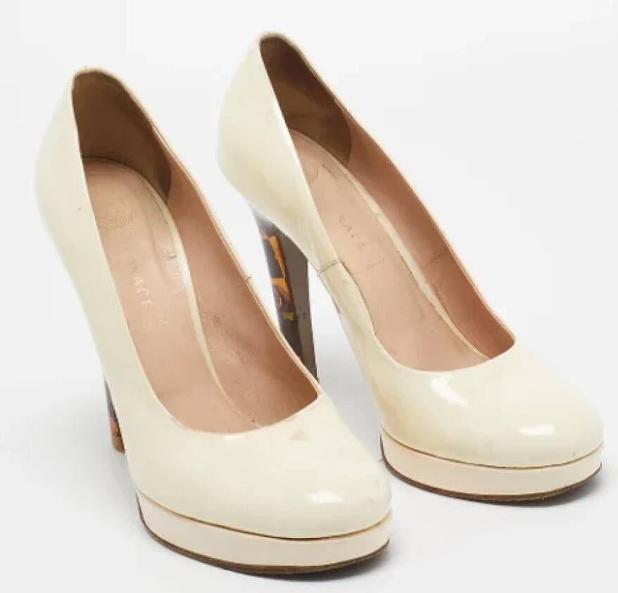 Versace Pre-owned Leather heels Beige Dames