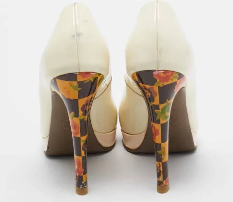 Versace Pre-owned Leather heels Beige Dames