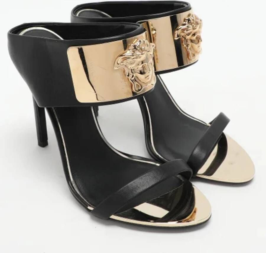 Versace Pre-owned Leather sandals Black Dames